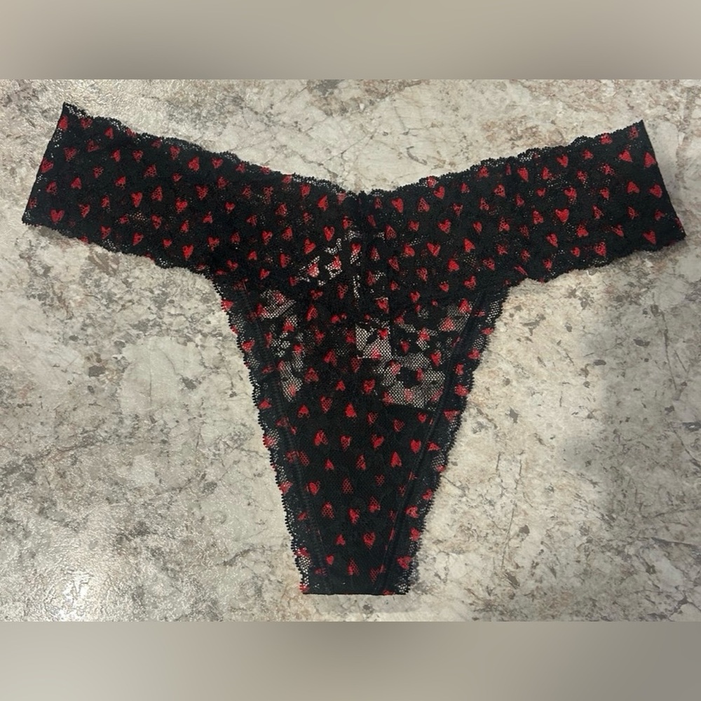 VS Panty Valentines Day Heart Thong Medium NWT